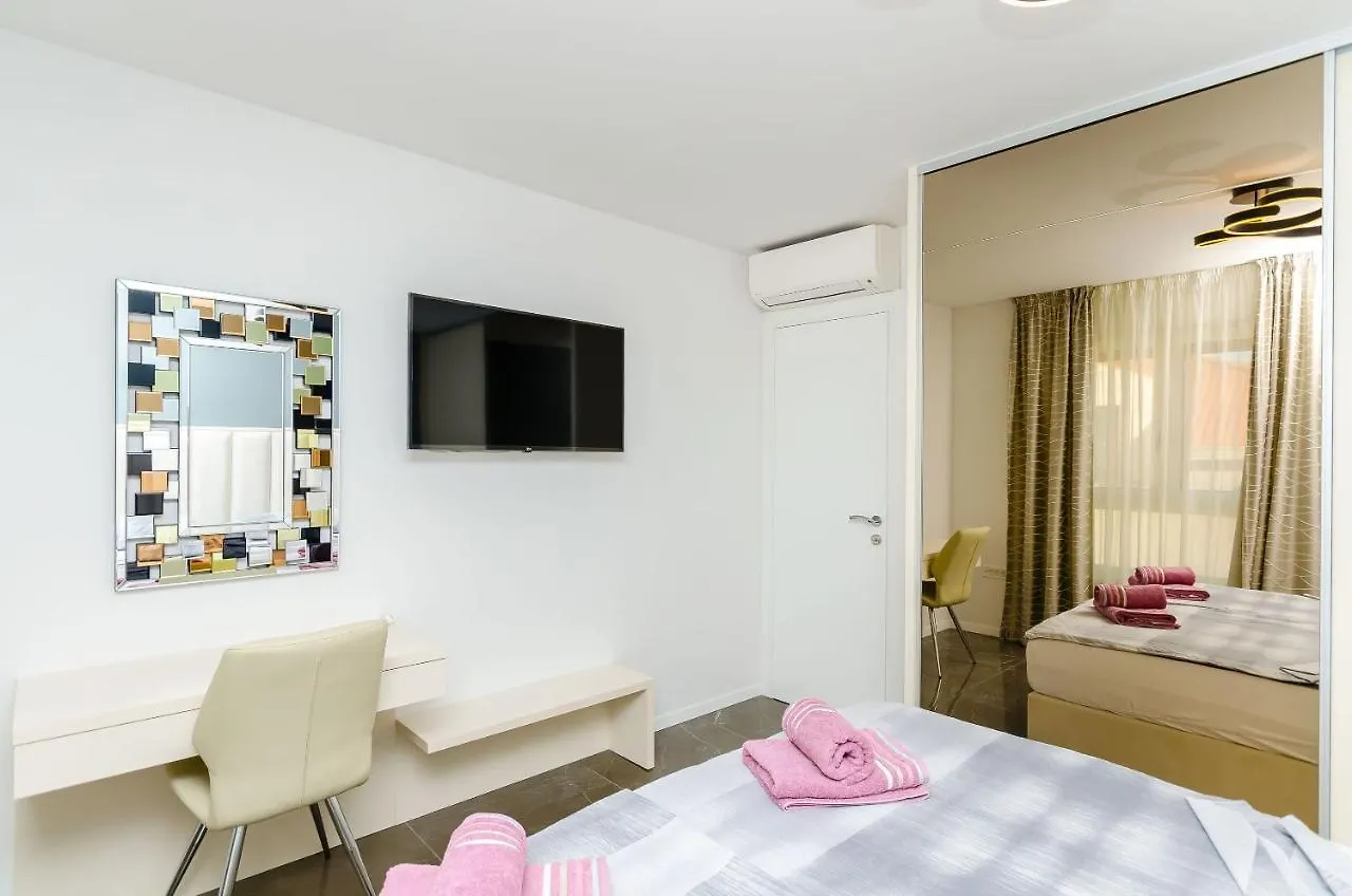Apartments Crystal Luxury Trogir 0*,